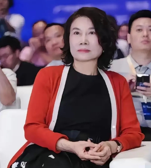 脸都不要了!格力新空调的箱子正面直接印着“全铜管”这几个字